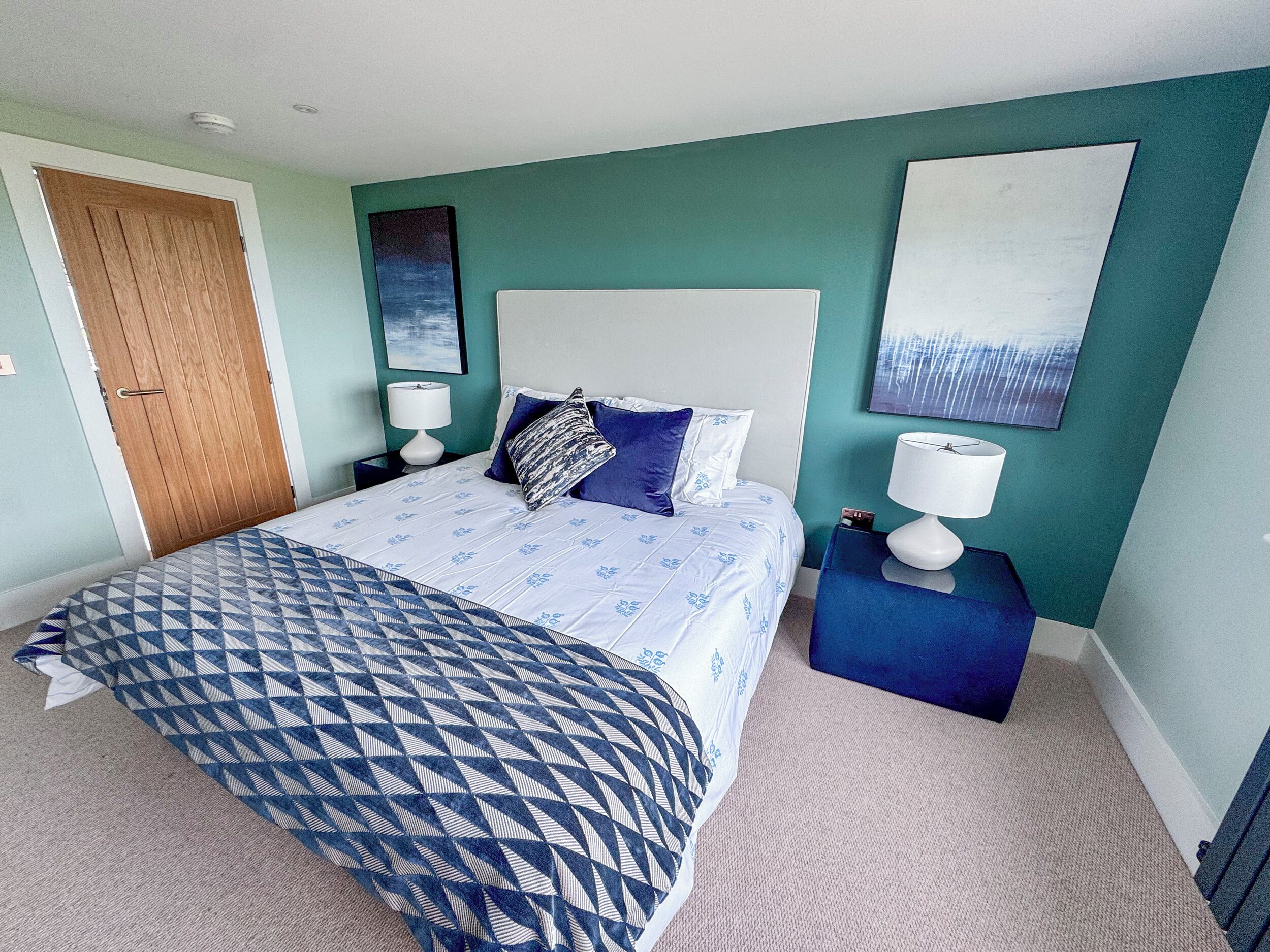 5 bedrooms, WiFi (free), individually decorated, individually furnished