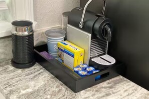 Kaffe og/eller kaffemaskine