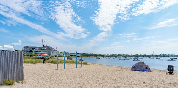 Beach nearby - Yarmouth Family Retreat Beach, Firepit, BBQ (Yarmouth)