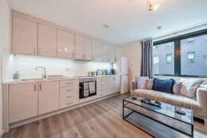 Fridge, microwave, oven, stovetop - Two ensuite doubles, walk to Manchester city centre (Manchester)