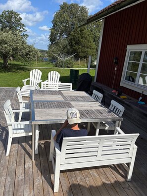 Outdoor dining - Vrbo Property (Vetlanda)