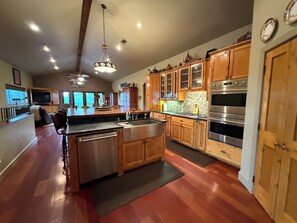 Fridge, microwave, oven, stovetop - Hill Country Escape near Wineries, Mae’s Ridge Wedding Venue & P. Falls State Pk (Johnson City)