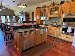 Private kitchen - Hill Country Escape near Wineries, Mae’s Ridge Wedding Venue & P. Falls State Pk (Johnson City)