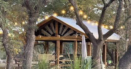 Hill Country Escape near Wineries, Mae’s Ridge Wedding Venue & P. Falls State Pk