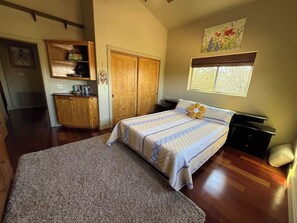 Room - Hill Country Escape near Wineries, Mae’s Ridge Wedding Venue & P. Falls State Pk (Johnson City)
