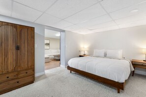 2 bedrooms, desk, WiFi, bed sheets - Mt Rushmore Duplex  Retreat (Rapid City)