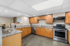 Private kitchen - Mt Rushmore Duplex  Retreat (Rapid City)