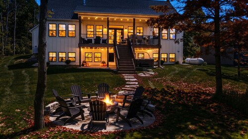 Walk to Sister Bay! Fireplace, Ping Pong & Patio