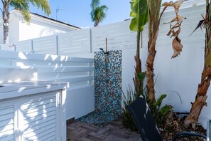Property grounds - White Pearl Luxury Villa - Private Pool, 200m from Malama Beach, Protaras (Paralimni)