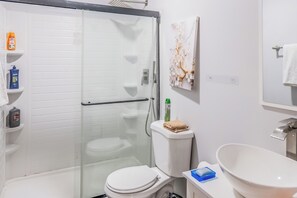 House | Bathroom - Lady G - Modern Comfort in Fairburn (Fairburn)