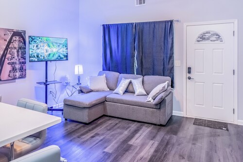 Lady G - Modern Comfort in Fairburn