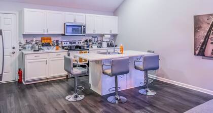 Lady G - Modern Comfort in Fairburn