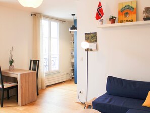 Living area - Bright 30m² near Père Lachaise, Paris (Paris)