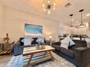 TV - Your Ground-Floor Getaway with No Resort Fees! (Davenport)