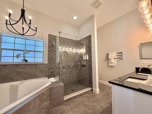 Shower, hair dryer, towels - Your Ground-Floor Getaway with No Resort Fees! (Davenport)
