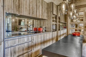 Fridge, microwave, oven, dishwasher - Modern Jaillet Pearl: Newly Renovated (Megève)