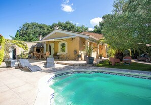 A house with a swimming pool, outdoor furniture, and a patio area. - House in Rochefort with Private Pool & AC (Rochefort-du-Gard)