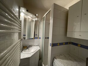 Shower, hair dryer - Cozy apartment in Barcelonnette - 6 people (Barcelonnette)