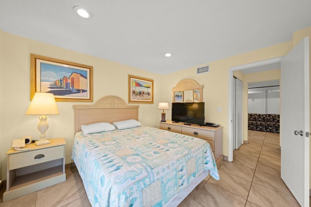 Superior Condo, 1 Bedroom, Partial Ocean View, Beachside