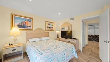 Superior Condo, 1 Bedroom, Partial Ocean View, Beachside