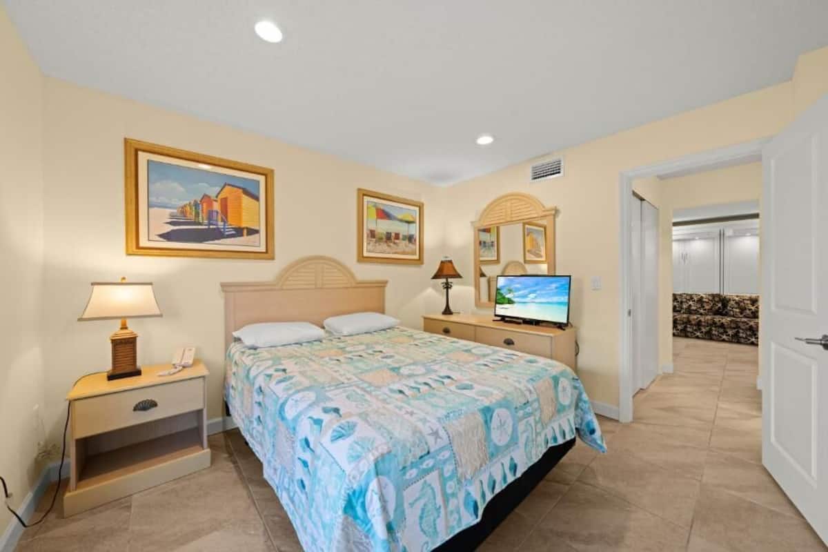 Bloc d'apartaments superior, 1 dormitori, vistes parcials a l'oceà, al costat de la platja