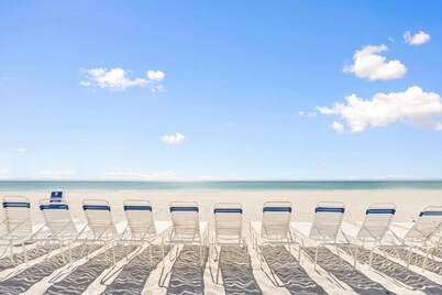 Gulf Tides by Coolvacay