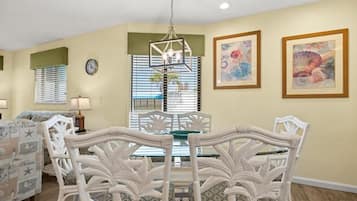 Repas dans la chambre