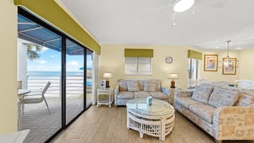 Appart'hÎtel Panoramique, 2 chambres, vue océan, en front de plage | Coin séjour