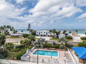 Outdoor pool, pool umbrellas, sun loungers