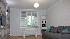 TV, fireplace - Central 2-bedroom apartment (Chișinău)