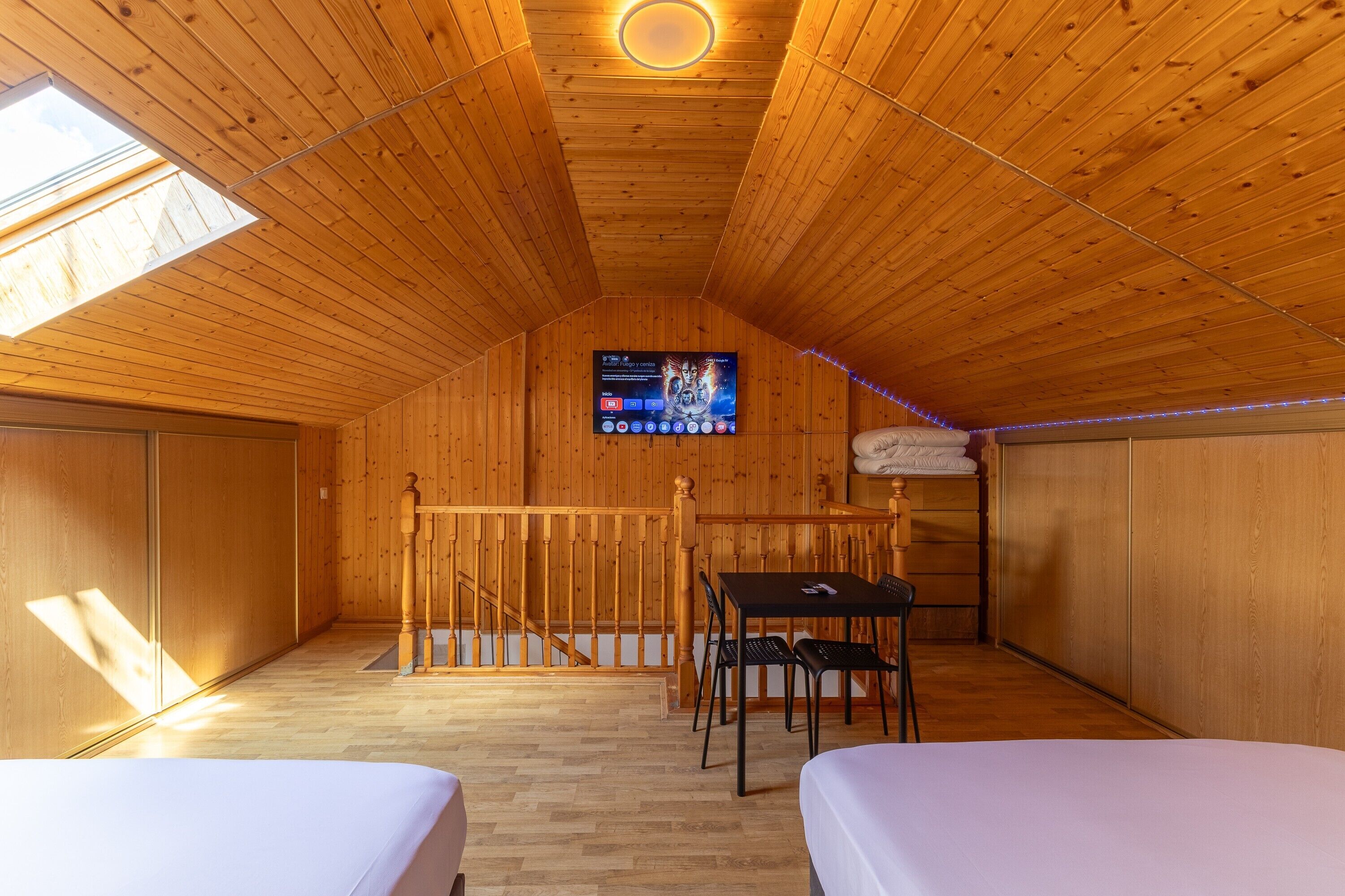 4 habitaciones, tabla de planchar con plancha, wifi y ropa de cama 