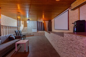 Lobby - Semi-detached chalet for up to 12 guests, Pool, BBQ (Loeches)