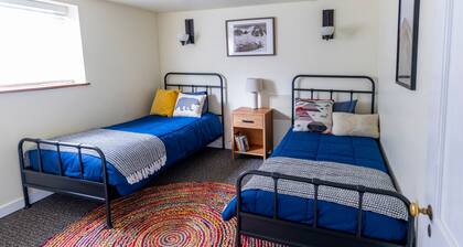 Roseway Basecamp | Private Suite | 8 Min to PDX