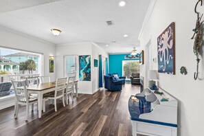 Talo, useita sänkyjä (The Salty Pelican) | Sisätilat