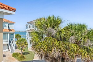Casa, varias camas (The Salty Pelican) | Jardines del alojamiento