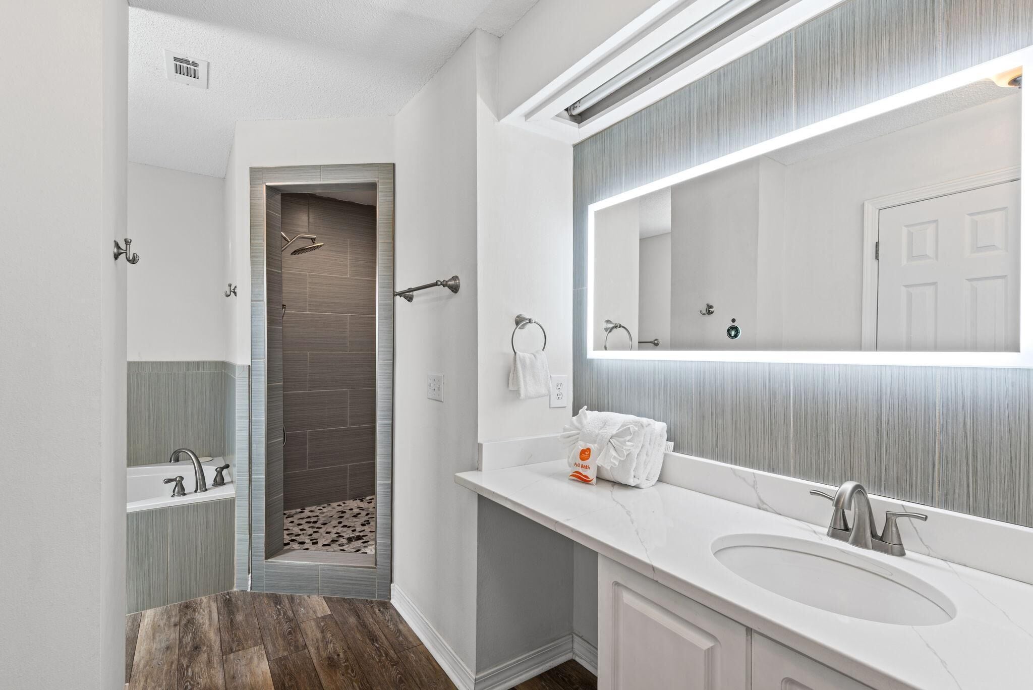 House, Multiple Beds (The Salty Pelican) | Bathroom
