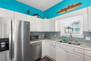 Casa, várias camas (The Salty Pelican) | Cozinha privada