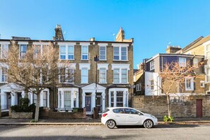 Exterior - Your private South London retreat with garden and workspace (Greater London)