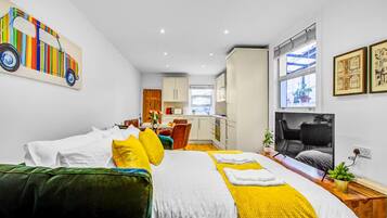 1 bedroom, desk, iron/ironing board, WiFi