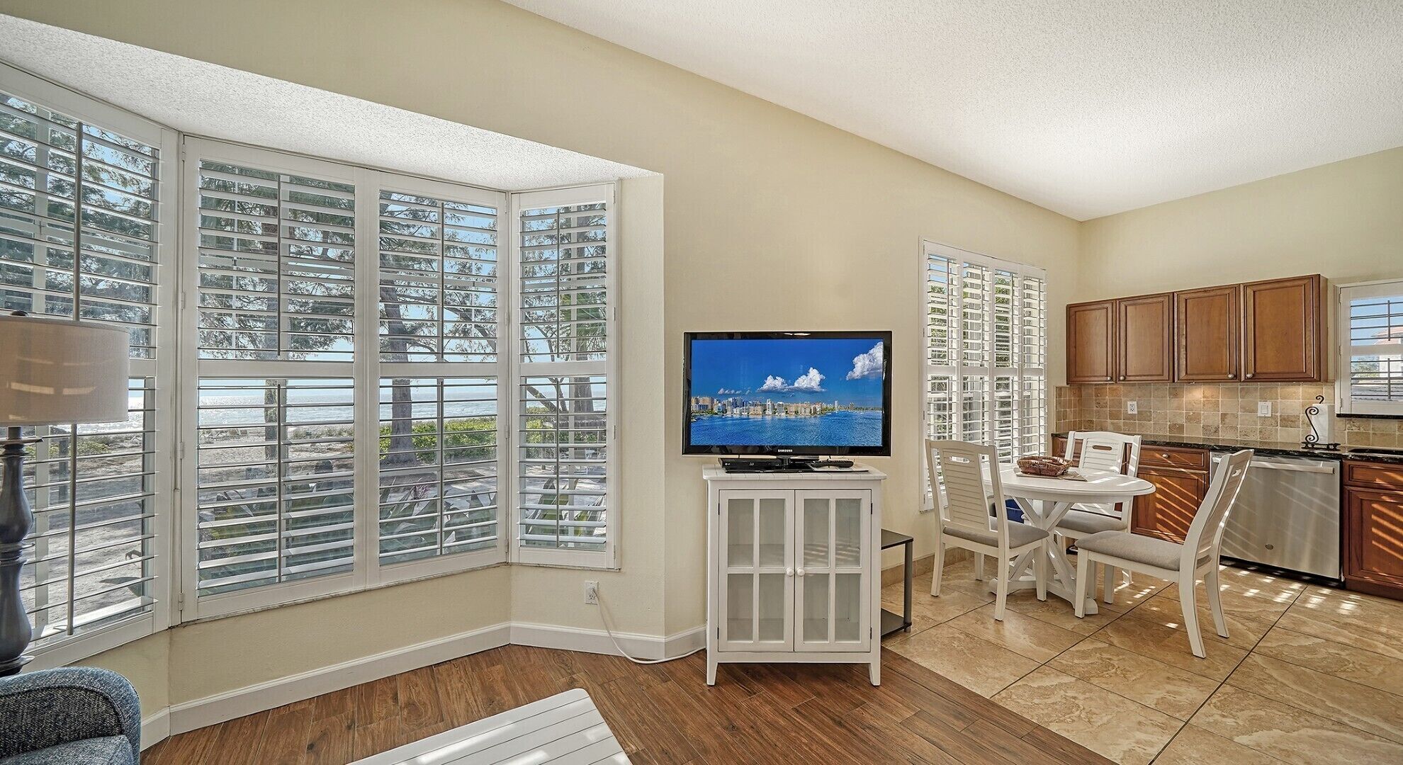 40-inch flat-screen TV with cable channels, fireplace