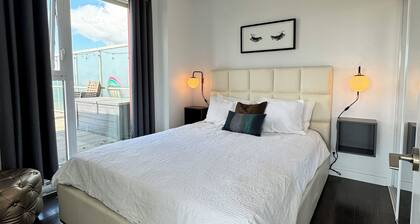 Gorgeous 2 Bdrm Condo with Huge Private Mountain & City View Terrace