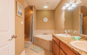 Bathroom - Enjoyable 2-bedroom waterfront condo in charming Carrabelle (Carrabelle)