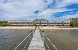 Exterior - Enjoyable 2-bedroom waterfront condo in charming Carrabelle (Carrabelle)