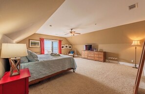 Room - Enjoyable 2-bedroom waterfront condo in charming Carrabelle (Carrabelle)