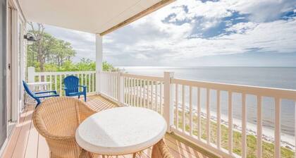 Enjoyable 2-bedroom waterfront condo in charming Carrabelle