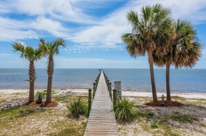 Beach - Enjoyable 2-bedroom waterfront condo in charming Carrabelle (Carrabelle)