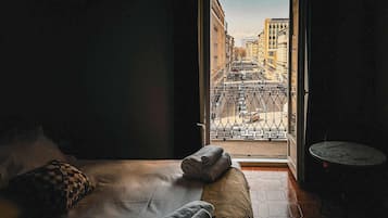 Desk, iron/ironing board, WiFi, bed sheets