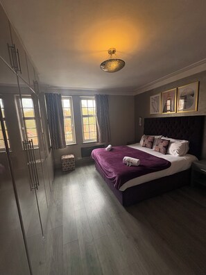 3 bedrooms, iron/ironing board, WiFi, bed sheets - Spacious 3BR London Home | 1 Min to Finchley Road Tube (London)