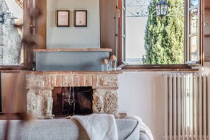 Interior - Family Breeze-Palazzo Monaci, views and pool in the Tuscan hills (Toscana)