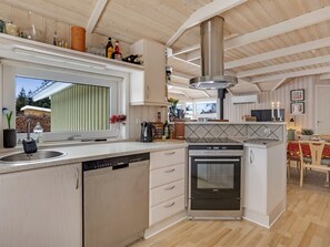 Fridge, microwave, dishwasher, cookware/dishes/utensils - "Alexis" - 500m from the sea by Interhome (Gedser)